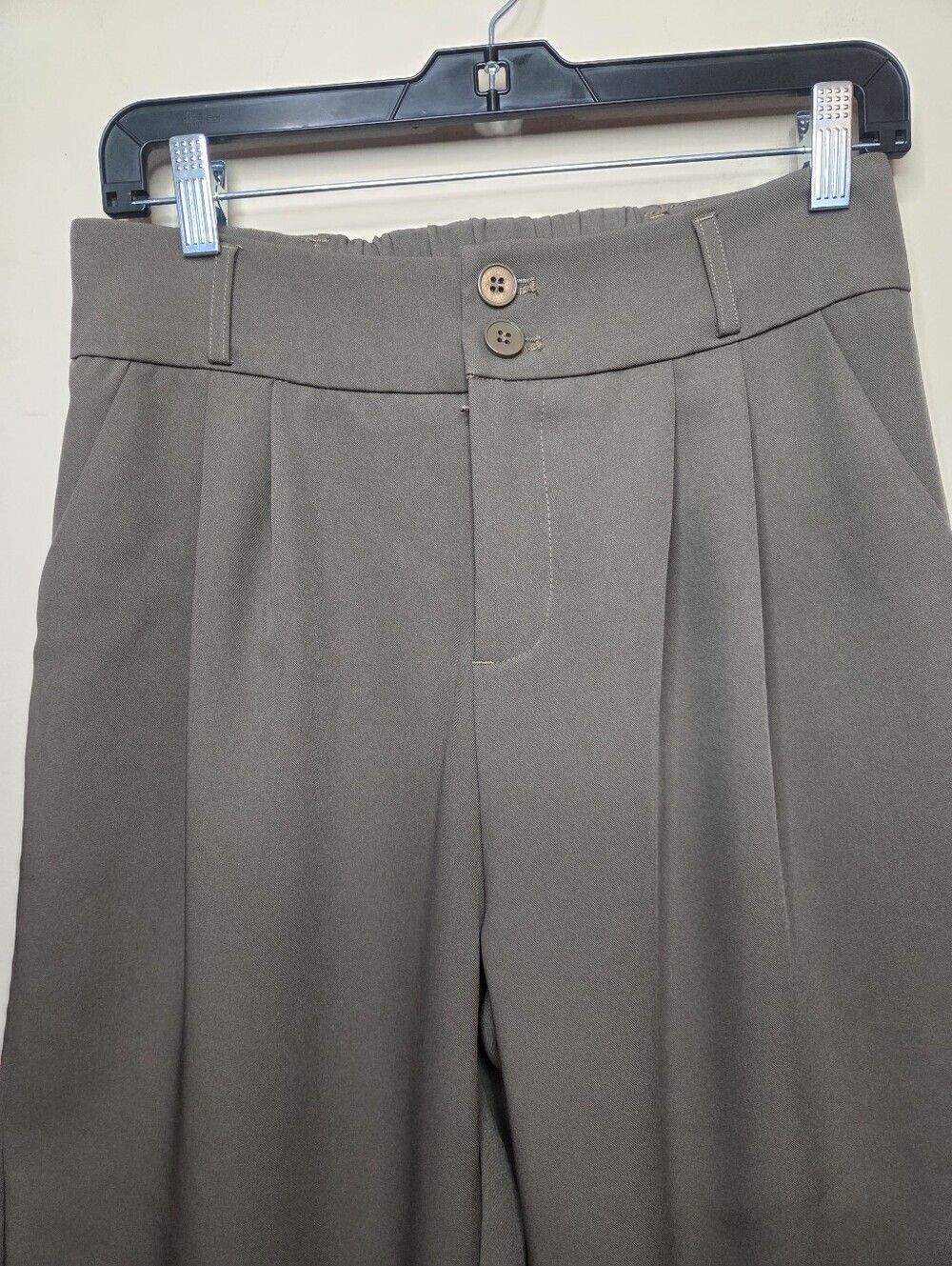 Pleated High-Rise Wide Leg Pants in Olive - Picture 3 of 12